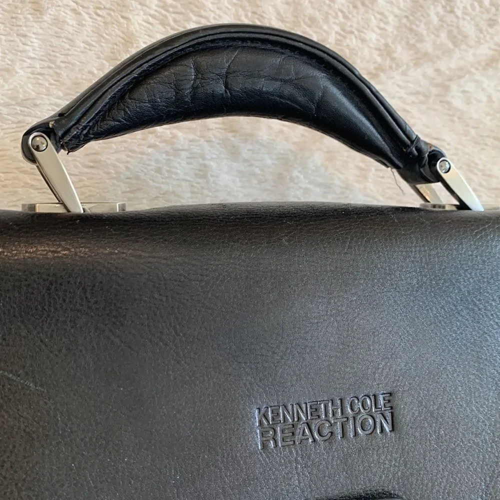 KENNETH COLE REACTION TRUE COLORS GENUINE LEATHER PORTFOLIO - BLACK
